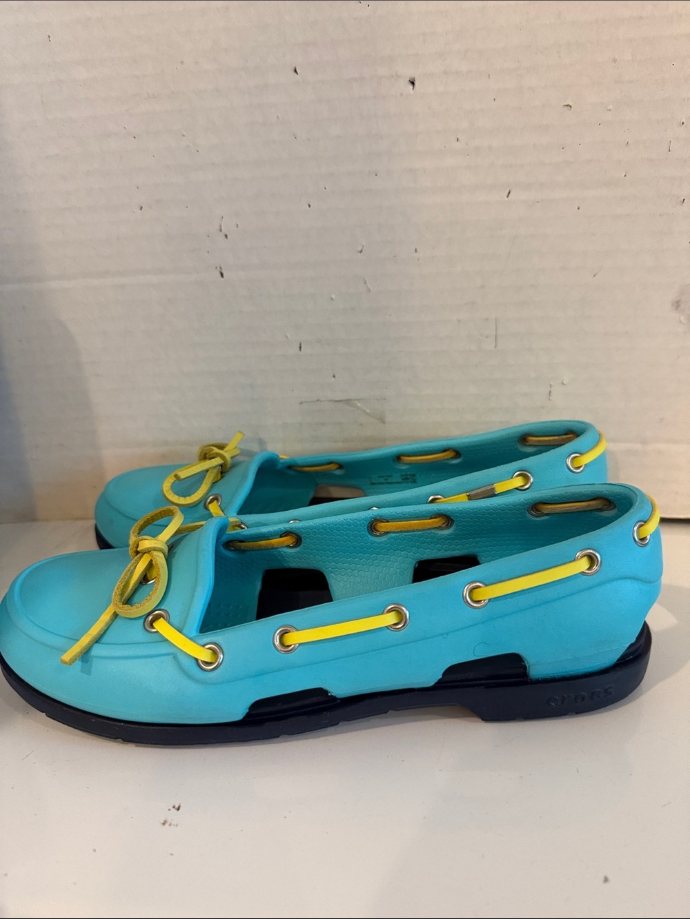 Mint - CROCS Turquoise Slip-On Boat Shoes, Beach Shoes or Sandals Sz - 7 - Picture 2 of 6